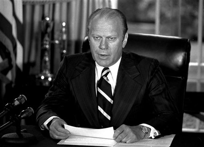 Gerald Ford gaf forvera sínum, Richard Nixon upp sakir þann 8. september 1974.