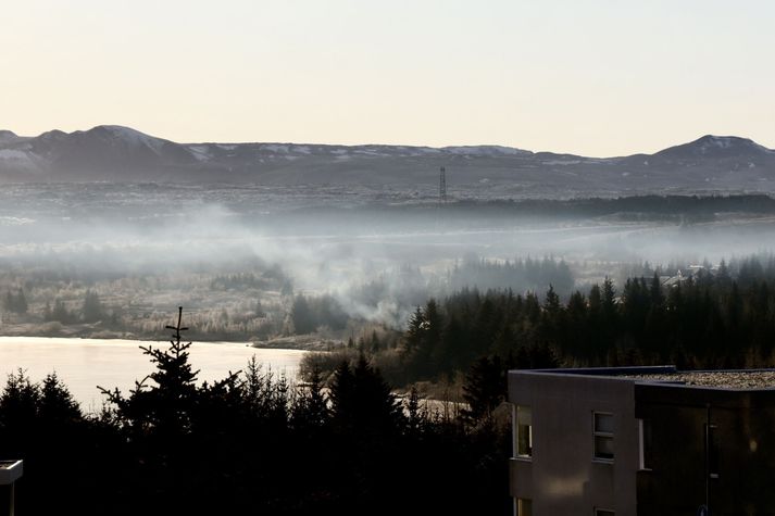 Nokkurn reyk lagði frá brunanum í morgun.