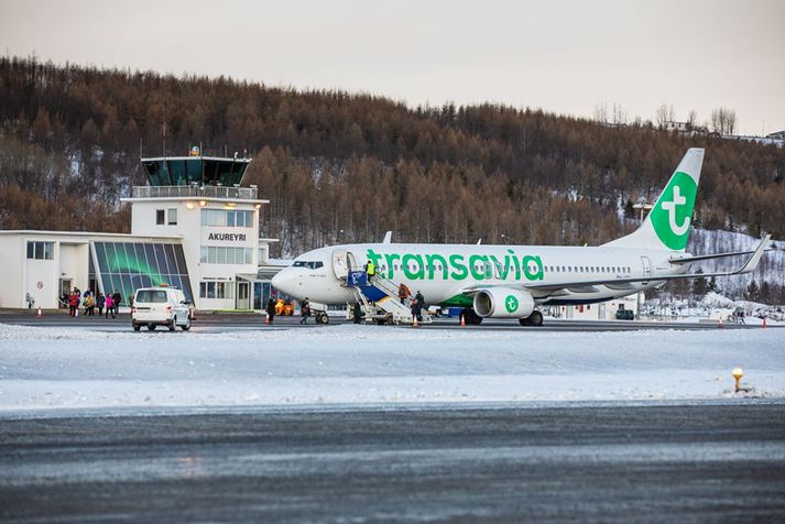 Flugvél á Akureyrarflugvelli.