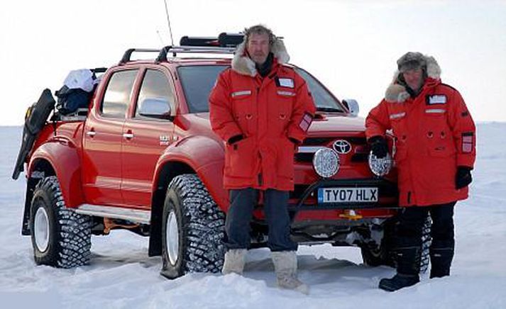Jeremy Clarkson og James May við Arctic Trucks-Toyotuna á Norðurpólnum.