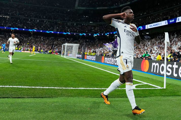 Vinicius Junior fagnar hér marki sínu fyrir Real Madrid í gærkvöldi. Það reyndist á endanum vera munurinn á liðunum tveimur í einvíginu.