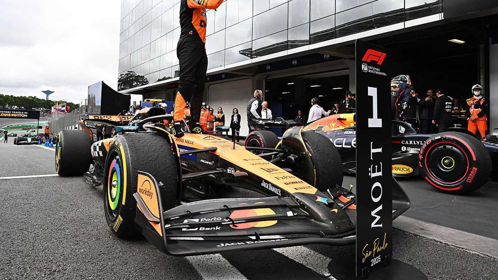 Norris með aðra höndina á titlinum