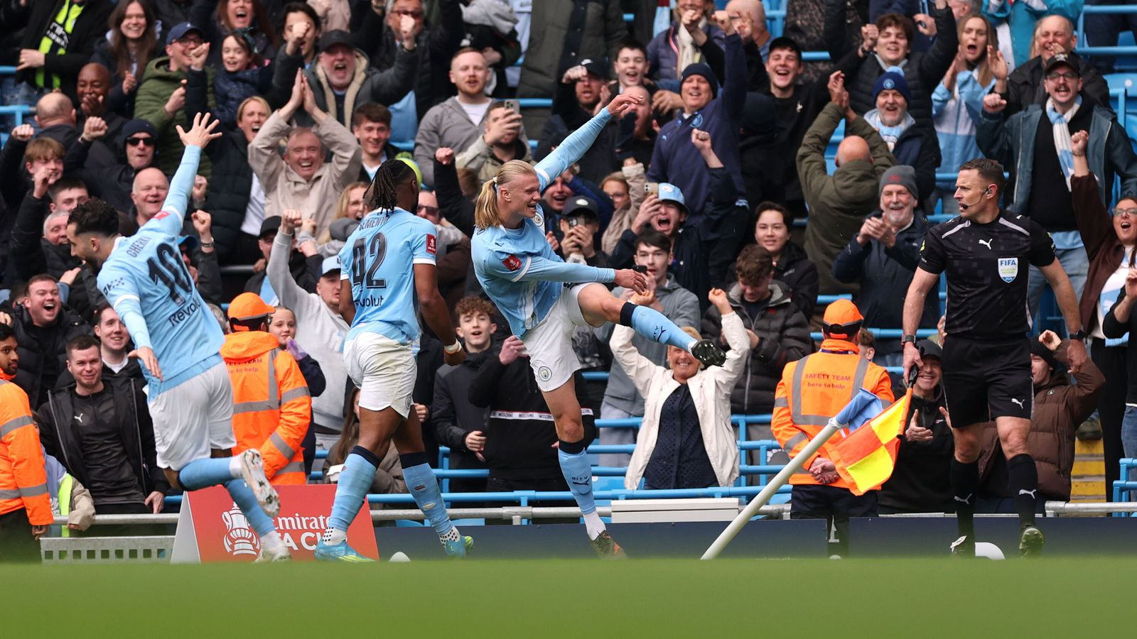Haaland með þrennu þegar City rúllaði yfir Liverpool