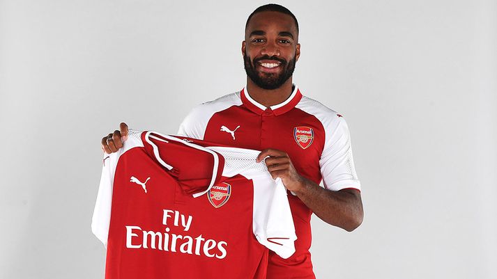 Framherjinn Alexandre Lacazette er kominn til Arsenal.