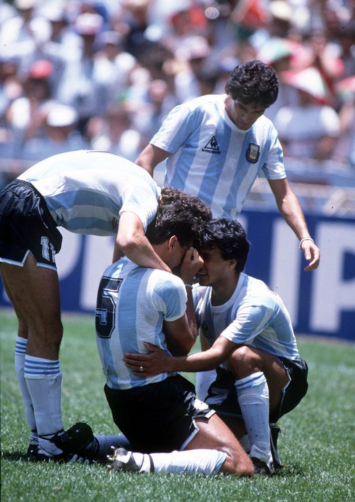 Jose Luis Brown fagnar marki sínu í úrslitaleiknum 1986.