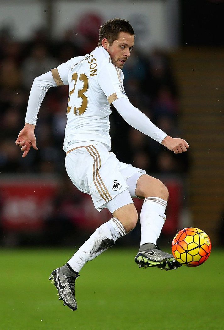 Gylfi sér fram á betri tíma hjá Swansea eftir slæmar vikur nú í haust. Swansea mætir West Ham nú um helgina. 