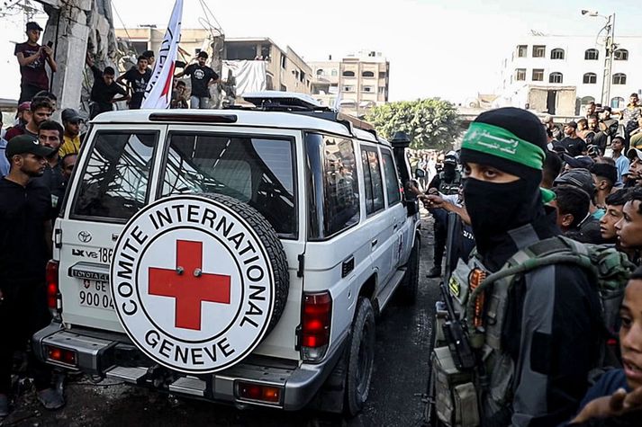 Öllum gíslunum sem enn voru í haldi Hamas var sleppt í gær en 24 lík eru enn óheimt.