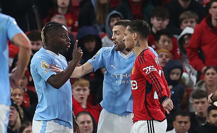 Jérémy Doku og Antony skiptast á orðum í Manchester-slagnum um þarsíðustu helgi.