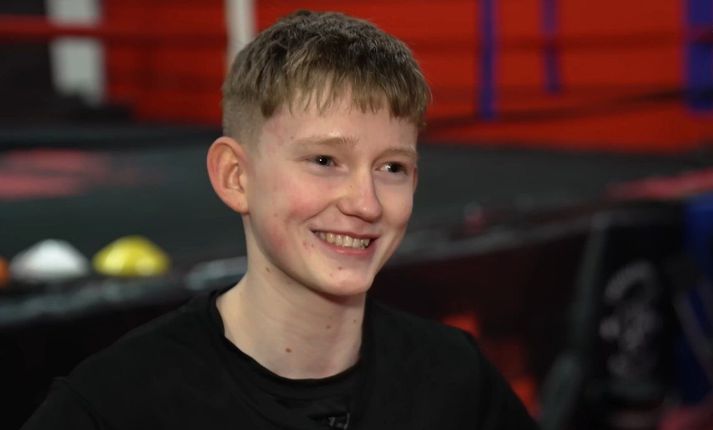 Ronni er átján ára hnefaleikakappi. 