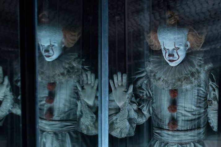 Sjömenningarnir í Lúseraklúbbnum eiga varla orð yfir hið illa sem mætir þeim í gervi trúðsins Pennywise og kalla það bara Það.