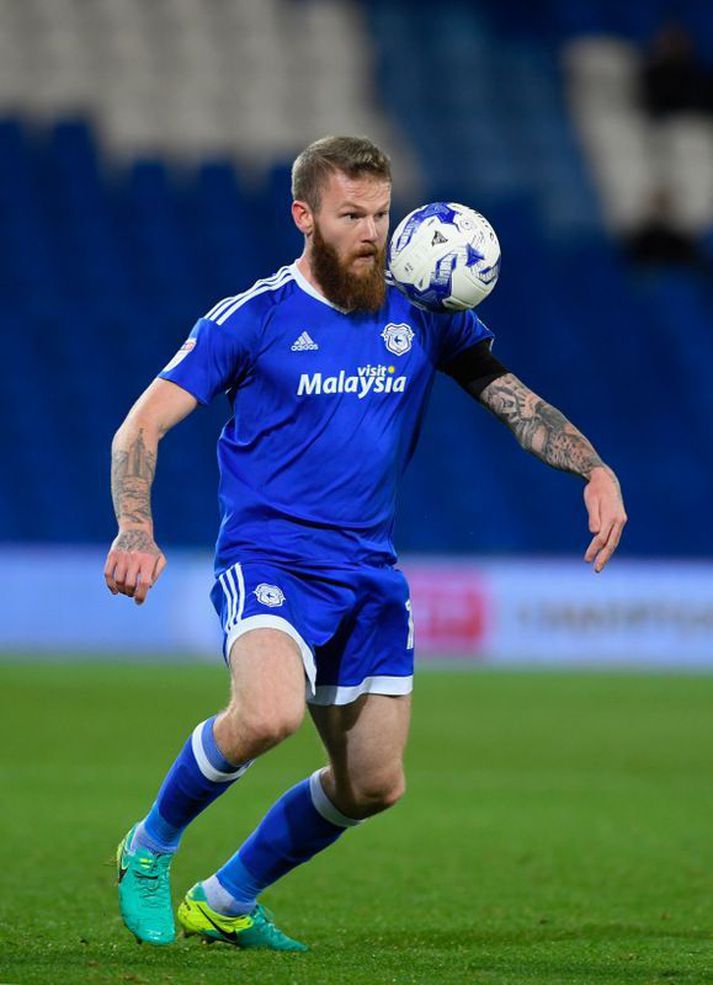 Aron Einar Gunnarsson í leik með Cardiff.