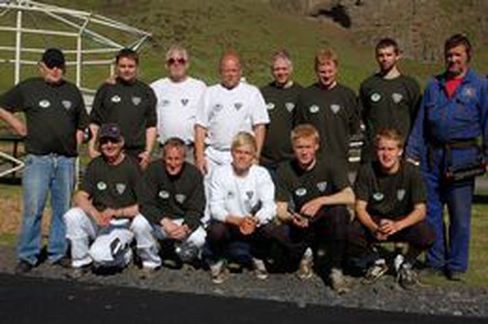 Sjálfboðaliðarnir við störf.