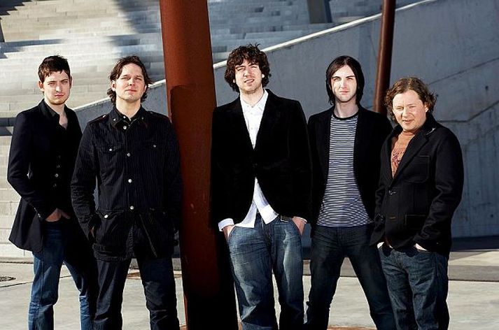 Trommuleikari Snow Patrol er handleggsbrotinn.