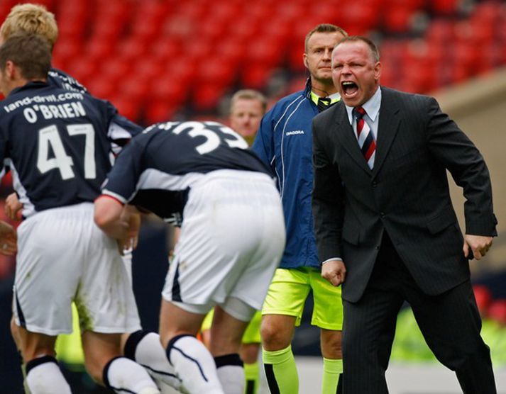 John Hughes lætur í sér heyra.