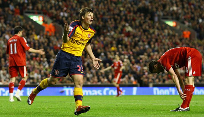 Andrey Arshavin fagnar fjórða marki sínu á móti Liverpool.