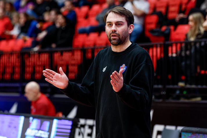 Emil Barja á hliðarlínunni