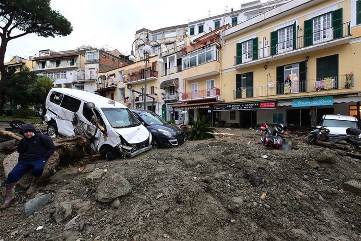 Aurskriðan féll á bæinn Casamicciola Terme á Ischia á laugardag.