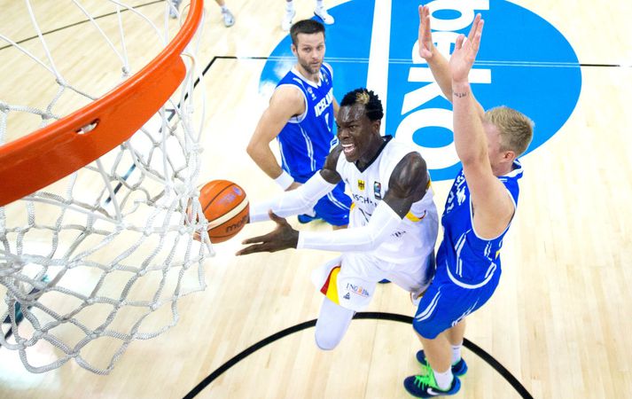 Dennis Schröder í leiknum á móti Íslandi á Eurobasket í Berlín haustið 2015.