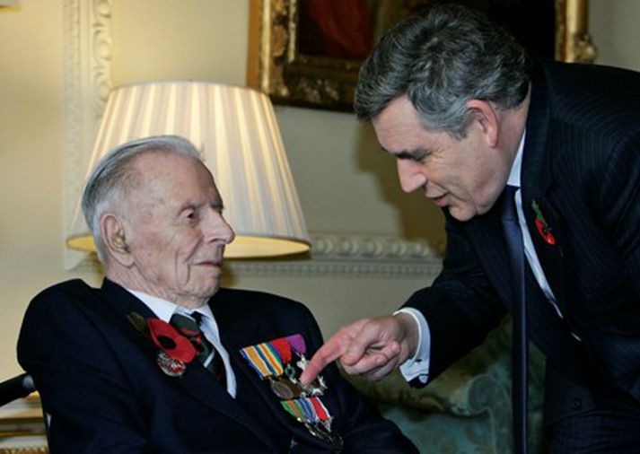 Harry Patch að spjalla við Gordon Brown í fyrra.
