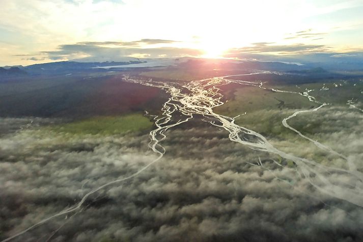 Nokkrum vegum hefur verið lokað vegna hlaups í Eystri-Skaftárkatli.