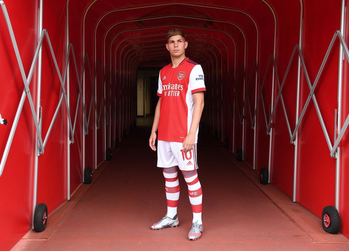 Emile Smith-Rowe hefur skrifað undir nýjan fimm ára smaning við Arsenal.