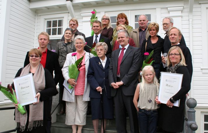 Ólafur F. Magnússon, borgarstjóri, með vinningshöfum í Höfða fyrr í dag.