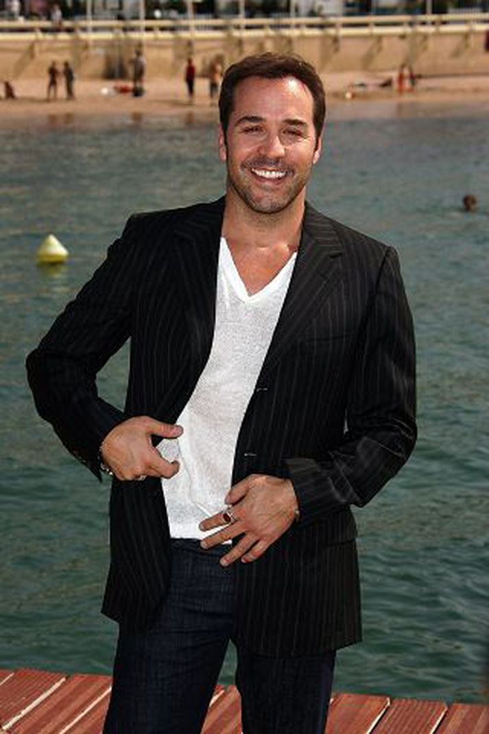Jeremy Piven leikur umboðsmanninn Ara Gold í þáttunum Entourage og er nú orðaður við hlutverk Charlie Sheen í Two and a Half Men.