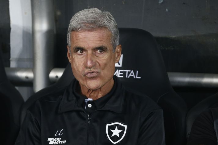 Luis Castro hættir með Botafogo á miðju tímabili og eltir peningana til Sádi-Arabíu.