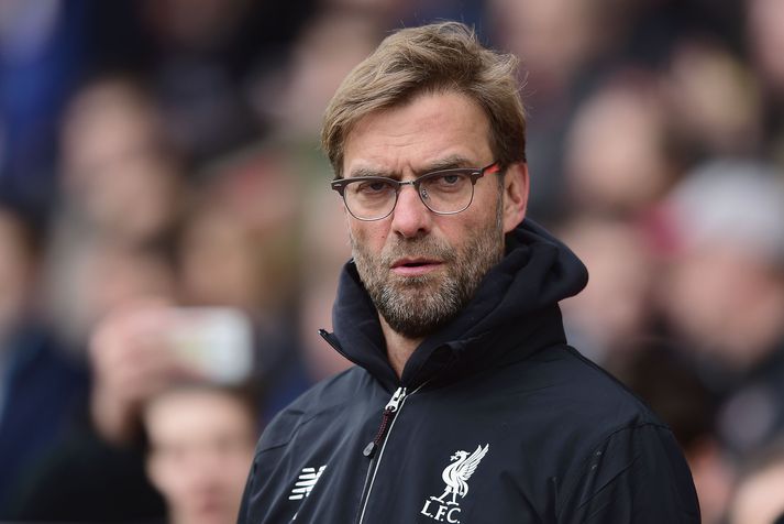Jurgen Klopp sposkur á svip á hliðarlínunni í dag.