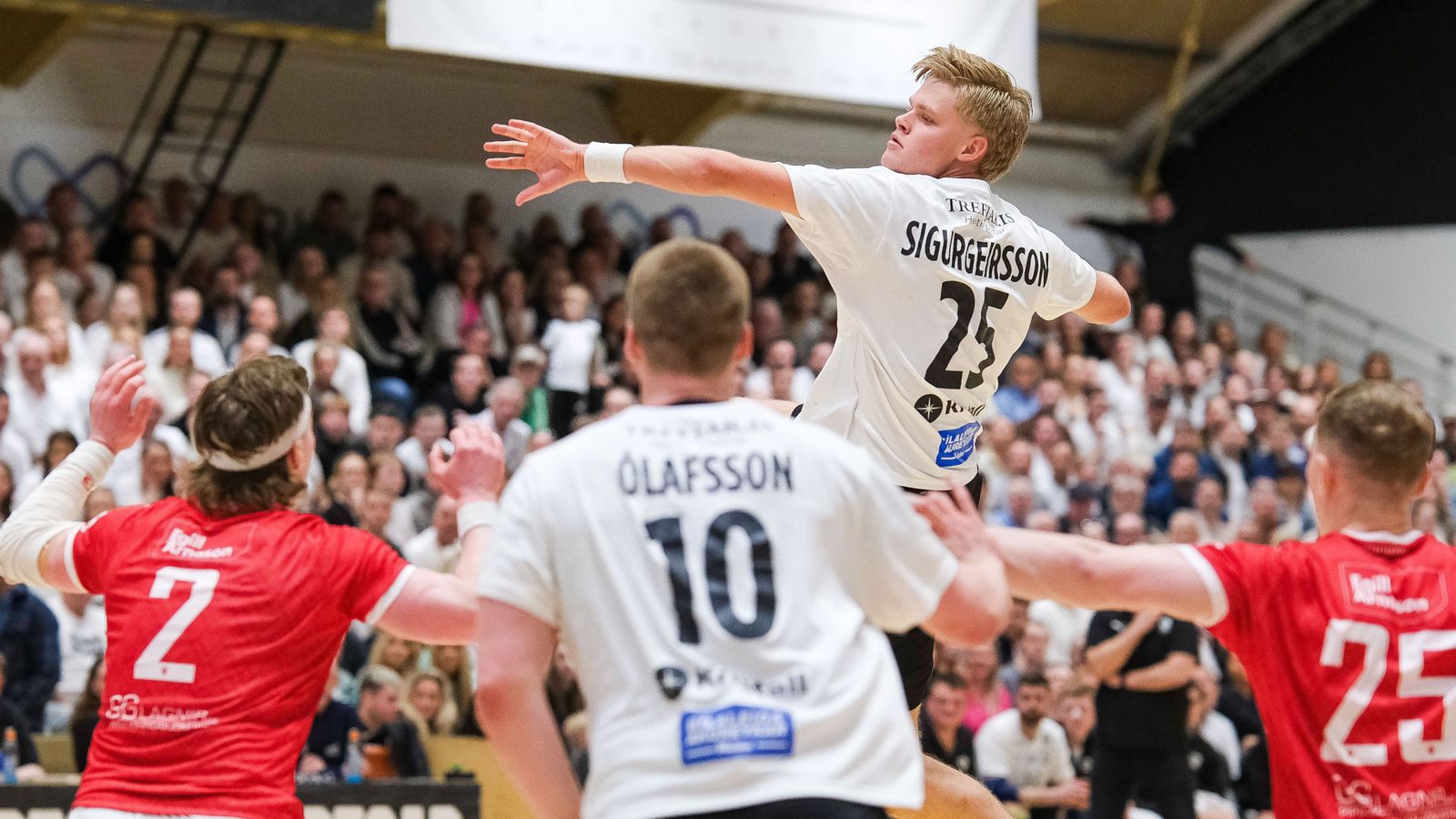 Leik lokið: FH - Valur 37-36 | FH knúði fram odda­leik í maraþonleik