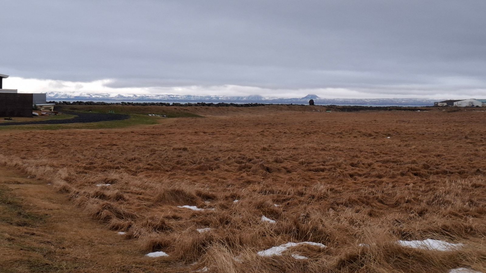 Neitar að hafa beitt fósturbörnin á Gauks­stöðum of­beldi