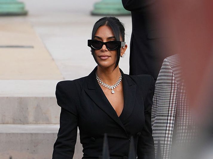 Kim Kardashian mætti þakin demöntum í dómsal fyrr í vikunni.
