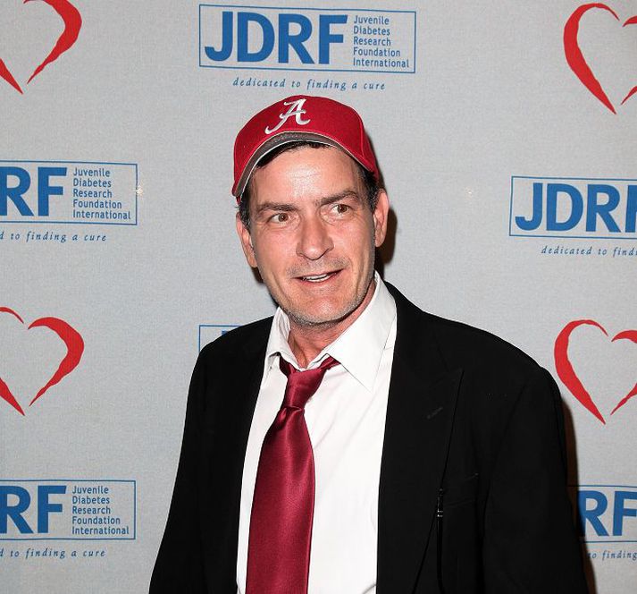 Sheen fær nýjan þátt Samkvæmt slúðursíðunni TMZ er von á nýjum sjónvarpsþætti með glaumgosanum Charlie Sheen.