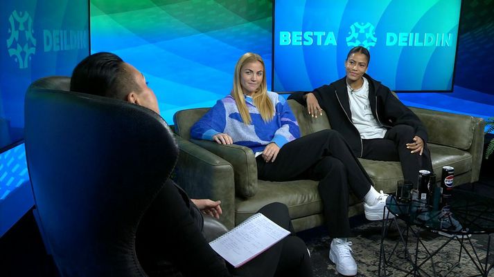 Glódís Perla Viggósdóttir og Sveindís Jane Jónsdóttir hituðu upp fyrir komandi umferð í Bestu-deild kvenna.