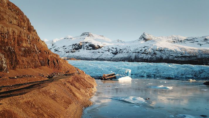 Líklegasta skýringin á skjálftum og vísbendingum um landris virðist vera sú að djúpt undir eldstöðinni sé aukinn kvikuþrýstingur. Fréttablaðið/Jói K.