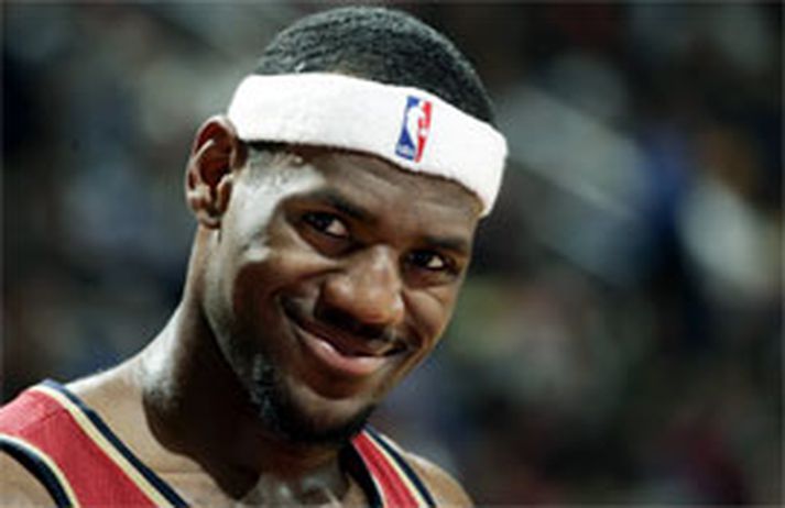 LeBron James og félagar í Cleveland vinna heimaleiki sína með meira en 20 stiga mun það sem af er tímabili og James fær oftar en ekki að hvíla sig í lokaleikhlutanum þegar úrslitin eru ráðin