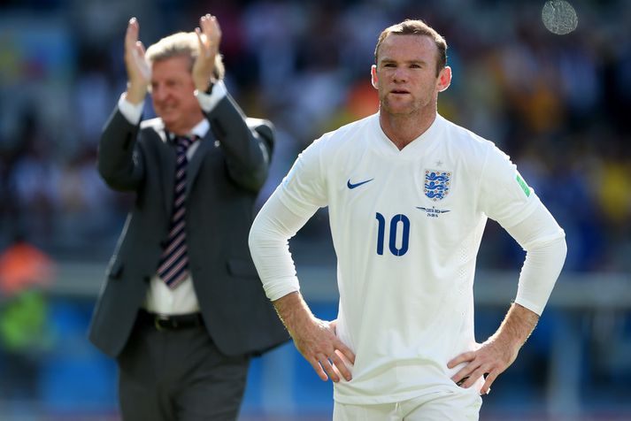 Pressan verður á Wayne Rooney og Roy Hodgson í sumar.