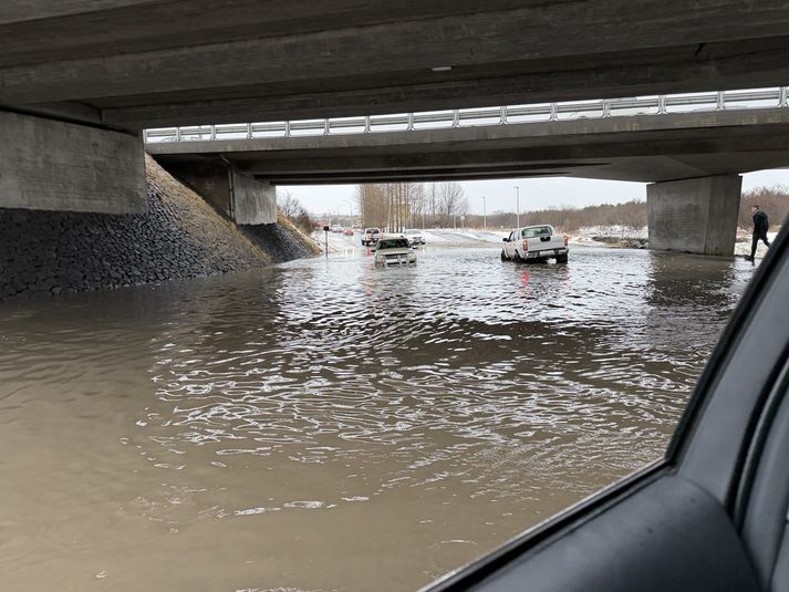 Vatnselgur neðst í Ártúnsbrekku.