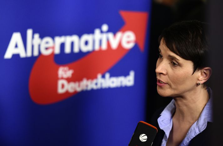 Frauke Petry einn leiðtoga þjóðernisflokksins AfD fagnaði úrslitunum í gær.