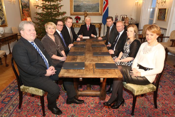 Hópmynd af ríkisstjórninni í morgun.