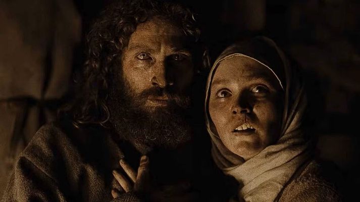 Aaron-Taylor Johnson og Lilly Rose Depp í hlutverkum sínum í Werwulf. 