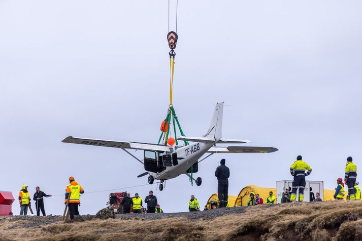 Flugvélin fannst í Þingvallavatni og var hún hífð þaðan upp næstum því þremur mánuðu eftir að slysið átti sér stað í febrúar í fyrra.