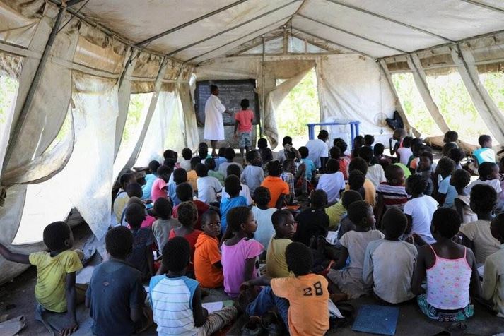 Bráðabirgðakennslustofa sem Barnaheill - Save the Children settu upp í Sofala héraði í Mozambique í kjölfar fellibylsins Idai.