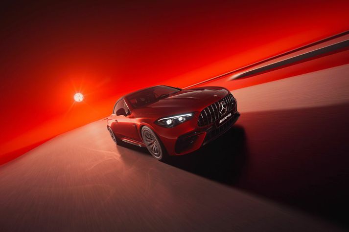 Tilvalið er að koma við í sýningarsal Öskju, Króhálsi 11 á leið á kjörstað og upplifa sportlegan og kraftlegan AMG bíl frá Mercedes-Benz.