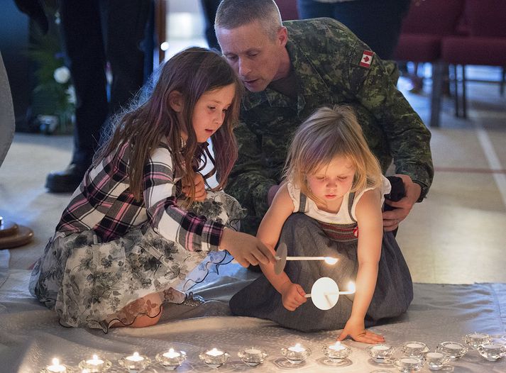 Íbúar í Fredericton minntust fórnarlamba árásarinnar í gær.