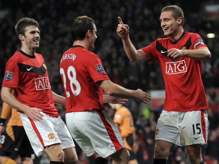Nemanja Vidic fagnar marki sínu í kvöld.