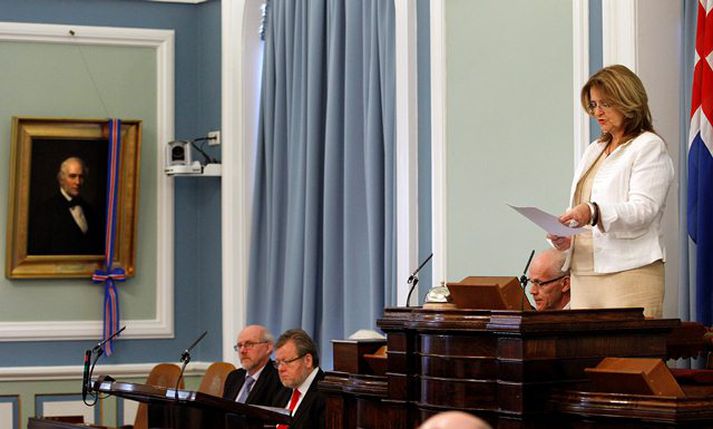 Ásta Ragnheiður Jóhannesdóttir, forseti Alþingis, ákvað að fresta þingfundi í morgun. 