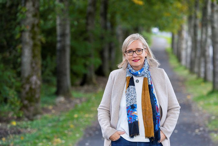 Hildur M. Jónsdóttir segir að margt í heilbrigðiskerfinu þurfi að breytast þegar kemur að fólki með króníska verki. Hún segir gríðarlega mikilvægt að læknar taki ekki af fólki von og séu opnari fyrir öðrum aðferðum en lyfjagjöf.