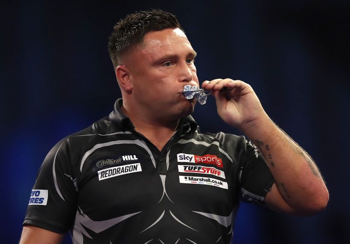 Gerwyn Price vann öruggan sigur á Dirk van Duijvenbode í sextán manna úrslit á HM í pílukasti í gær.