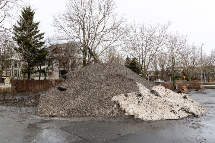 Hiti verður á bilinu núll til átta stig, mildast við suðurströndina.  